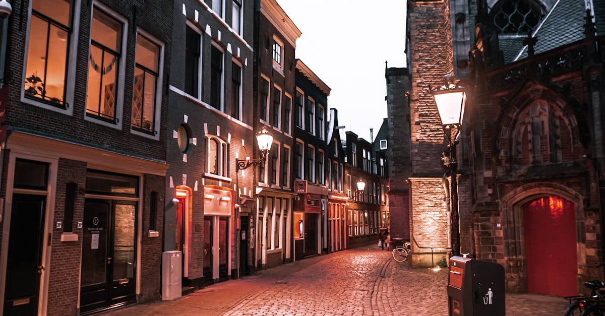 Simplifying Complex Sentences in Dutch